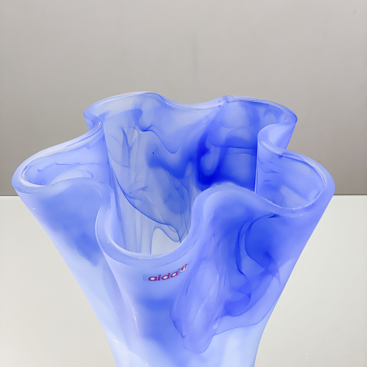 Tulpanvas i blått glas