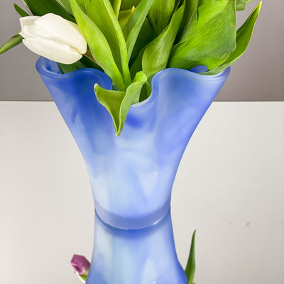 Tulpanvas i blått glas