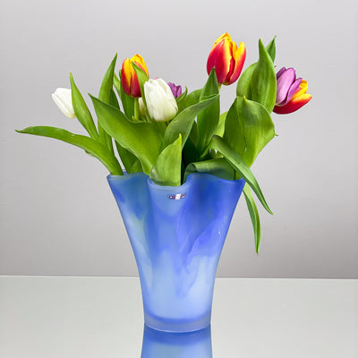 Tulpanvas i blått glas