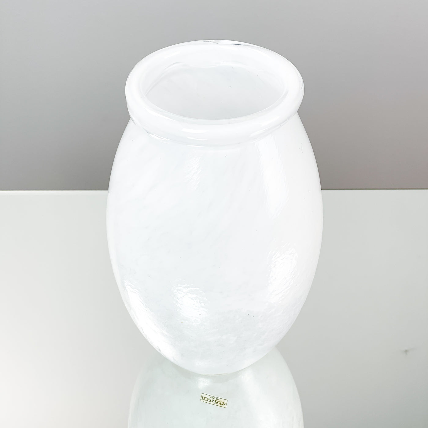 Vit glasvas - Kosta Boda